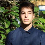 Französisch ist meine Muttersprache und meine Kultur, und ich freue mich sehr, sie an die Schüler weiterzugeben