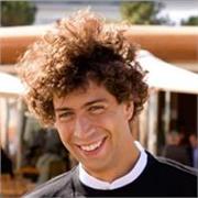 Laureato impartisce lezioni di matematica (primaria e secondaria), italiano, inglese base, storia, geografia