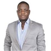 Professeur particulier donne des cours de soutien aux élèves du cours élémentaire, des collégiens et lycéens