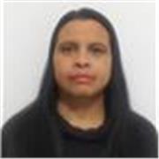 se implementa una metodología basada en el aprendizaje participativo, que fomenta la intervención activa de los estudiantes en su