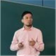 Ph.D.C. Profesor de economía con especialidad en análisis matemático