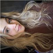 Laureanda in scienze della formazione impartisce lezioni di doposcuola, di italiano, per alunni di scuole elementari