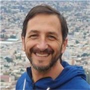 Profesor universitario y Diseñador en Comunicación Visual. Doy clases de diseño editorial e introducción a la programación.