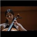 Profesora imparte clases de lenguaje musical, y violonchelo