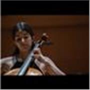 Profesora imparte clases de lenguaje musical, y violonchelo