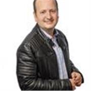 Profesor titulado en ingeniería da clases de matemáticas, física, química, electricidad y electrónica e italiano