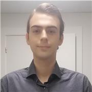 Soy un alumno universitario de sobresaliente. En selectividad saque un 13,28. Tengo un C2 en inglés y un B1 en francés.