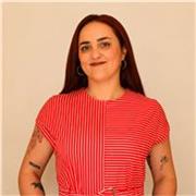 Hola! Soy Belén, soy argentina, vivo en Barcelona hace casi 10 años. Puedo dar clases de conversación. 