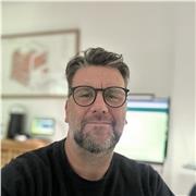 Patient Native English Tutor Supporting Confident English Learning for All Ages