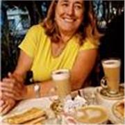 Profesora especializada en enseñanza primaria y bibliotecaria imparte clases de lengua y literatura