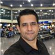 Professor de Português com mais de 10 anos de experiência no ensino do idioma. Foco em gramática, redação e comunicação clara