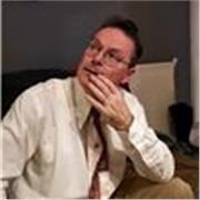 Professeur de philosophie et de documentation. Patience et adaptation aux besoin de l'élève.