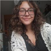 Profesora de pintura para personas con distintos niveles