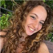 Impartisco lezioni a studenti delle scuole elementari, medie o superiori in base alle materie