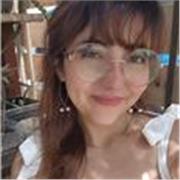 Escritora aficionada con amplio vocabulario de la lengua inglesa y española, con disposición a enseñar