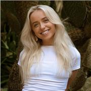 Qualifizierter Englischlehrerin mit Erfahrung in der Arbeit mit Kindern aller Altersgruppen.