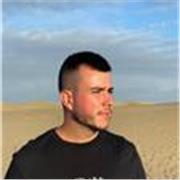 Actualmente estoy acabando el Grado de Ciencias de la Actividad Física y el Deporte y llevo 4 años dando clases de natación a niño