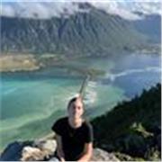 Estudiante se ingeniería civil con ganas de enseñar a los demás