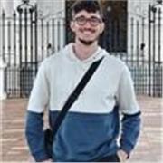 Profesor de inglés imparte clases de nivel básico e intermedio a personas de todas edades