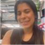 Profesora de dibujo técnico que imparte clases a menores de 19 años