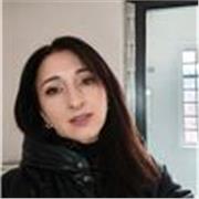 Entuzjastyczna nauczycielka z doświadczeniem w pomaganiu uczniom w poprawie komunikacji, płynności oraz wyników egzaminów