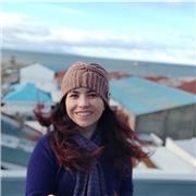 Soy kinesióloga (fisioterapeuta) con especialidad en Ergonomía, además tengo certificación en método osteoyoga y soy tejedora de crochet, puedo dar clases de yoga terapéutico y también clases de crochet, cómo por ejemplo crochet básico y amigurumis.