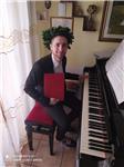 Sono un insegnante di musica e pianoforte, laureato al conservatorio di latina ottorino respighi