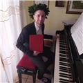 Sono un insegnante di musica e pianoforte, laureato al conservatorio di latina ottorino respighi