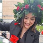 Ex studentessa di biologia impartisce lezioni di scienze per studenti di medie e superiori