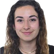 Profesora de economía apta para todos los niveles y edades