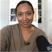 Explorez le monde avec aisance grâce à mes cours d'anglais américain. 
Forte d'une solide formation en Affaires Internationales obtenue à The New School, New York, et d'une expérience enrichissante au sein d'ONG américaines, j'ai perfectionné mes compéten