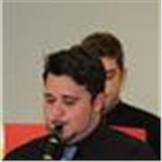 Studente del conservatorio tiene ripetizioni di teoria musicale o insegnamento di strumento clarinetto