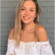 Graduada en Medicina con pasión por la enseñanza.