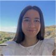 Estudiante de Derecho, con título académico de inglés, además de estudios en TIC y música, toco el clarinete y la flauta dulce