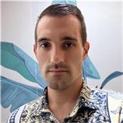 Sono Simone, insegnante di italiano. Ti insegnerò la lingua in maniera molto leggera e simpatica