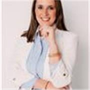 Soy coach certificada por ICF y trabajo con profesionales senior que quieren dar el siguiente paso de su carrera.