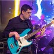 Musicista turnista con esperienza trentennale, disponibile con metodo innovativo di insegnamento.Disponibile anche Online