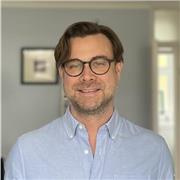 Experienced London-based online tutor for GCSE and A-Level English and History, specialising in exam preparation, essay writing an