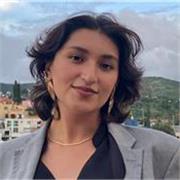 Maestra especializada en geografía, ciencias de la tierra y ciencias sociales