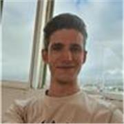 Estudiante de magisterio que busca unos ingresos extra haciendo lo que más le gusta enseñar y hacer que aprendan los niños.