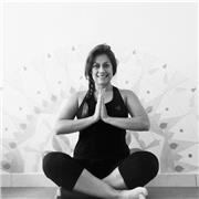 Instructora de yoga 🧘♀️ titulada con más de 5 años de experiencia en empresas, gimnasios y pausas activas!