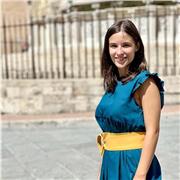 Laureata in lingue e civiltà dell’Asia presso l’Università di Venezia, offro lezioni di cinese per bambini e ragazzi della scuola primaria e secondaria. Le lezioni mirano ad approfondire aspetti della lingua e della cultura cinese con un approccio ludico.