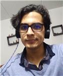 Estudiante de estadística de la universidad nacional enseña matemáticas y estadística a jovenes de todas las edades