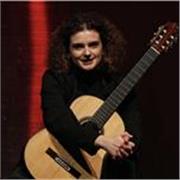 Diplomata al Conservatorio, insegno chitarra classica da 4 anni. Propongo lezioni di chitarra classica e d'accompagnamento