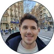Profesional titulado en Física y con maestría en Ingeniería Computacional y Sistemas Inteligentes