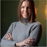 Madrelingua italiana, laureata e con molteplici titoli e certificazioni, offre lezioni private online per expat.