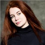 Professeur, danseuse de cabaret, notamment ex du Crazy Horse, propose des cours particuliers. Cabaret, chair dance, girly style…