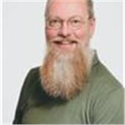 Germanistik-Student mit Magister-Abschluss, der im Online-Unterricht Anfänger*innen und Fortgeschrittenen Deutsch beibringt. 