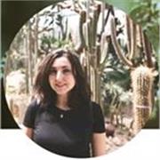 Laureata in architettura con oltre 10 anni di esperienza all'estero