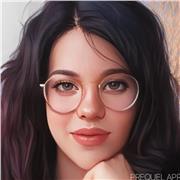 Studentessa universitaria offre aiuto compiti per bambini e ragazzi